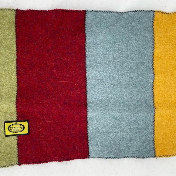 Tamara’s 100% Wool Made in USA Piecework Wrap Button Accented Whipstitched Scarf - Picture 6 of 12